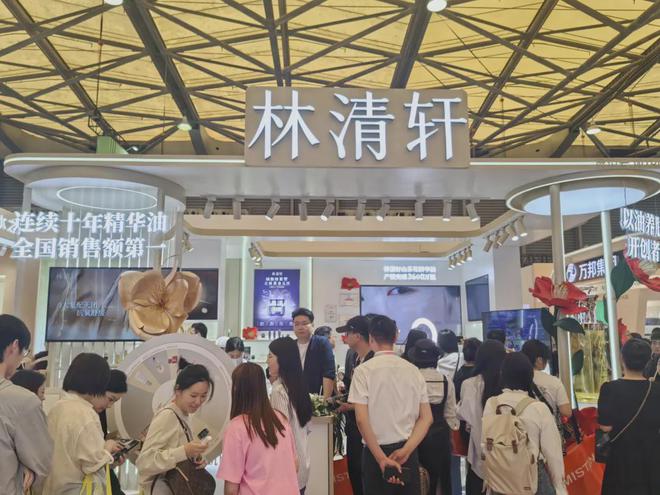 自然堂等美妆企业亮相美博会！AG真人app【现场】家化、(图10)