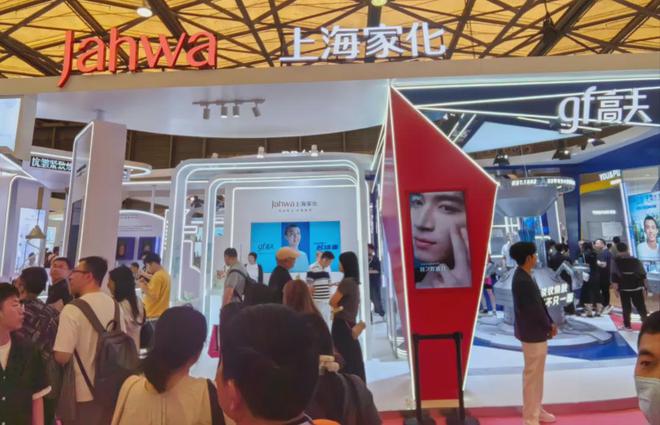 自然堂等美妆企业亮相美博会！AG真人app【现场】家化、(图14)