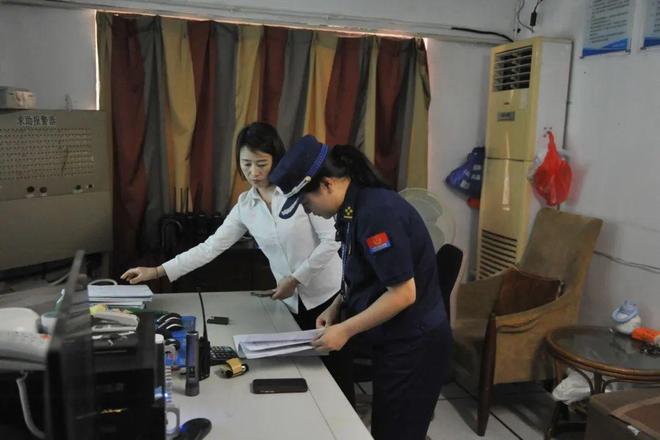 命令！龙湾全域铺开“三个三”应急实训护平安AG真人地址【火场逃生“三个三”】警铃即(图6)