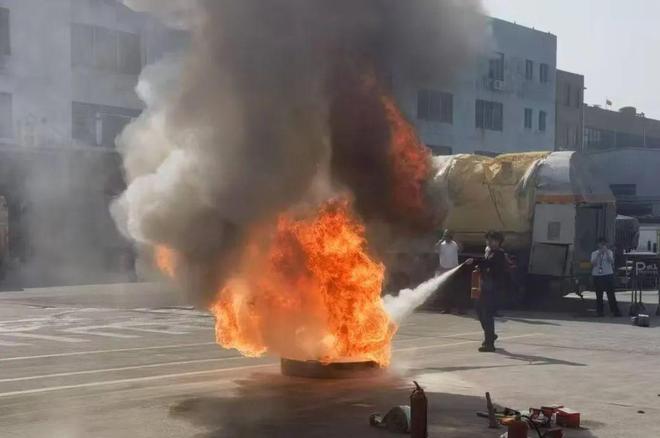 命令！龙湾全域铺开“三个三”应急实训护平安AG真人地址【火场逃生“三个三”】警铃即(图5)
