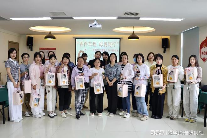 ”——关爱巾帼司机母亲节暖心活动AG真人平台“香伴车程 母爱同行(图3)